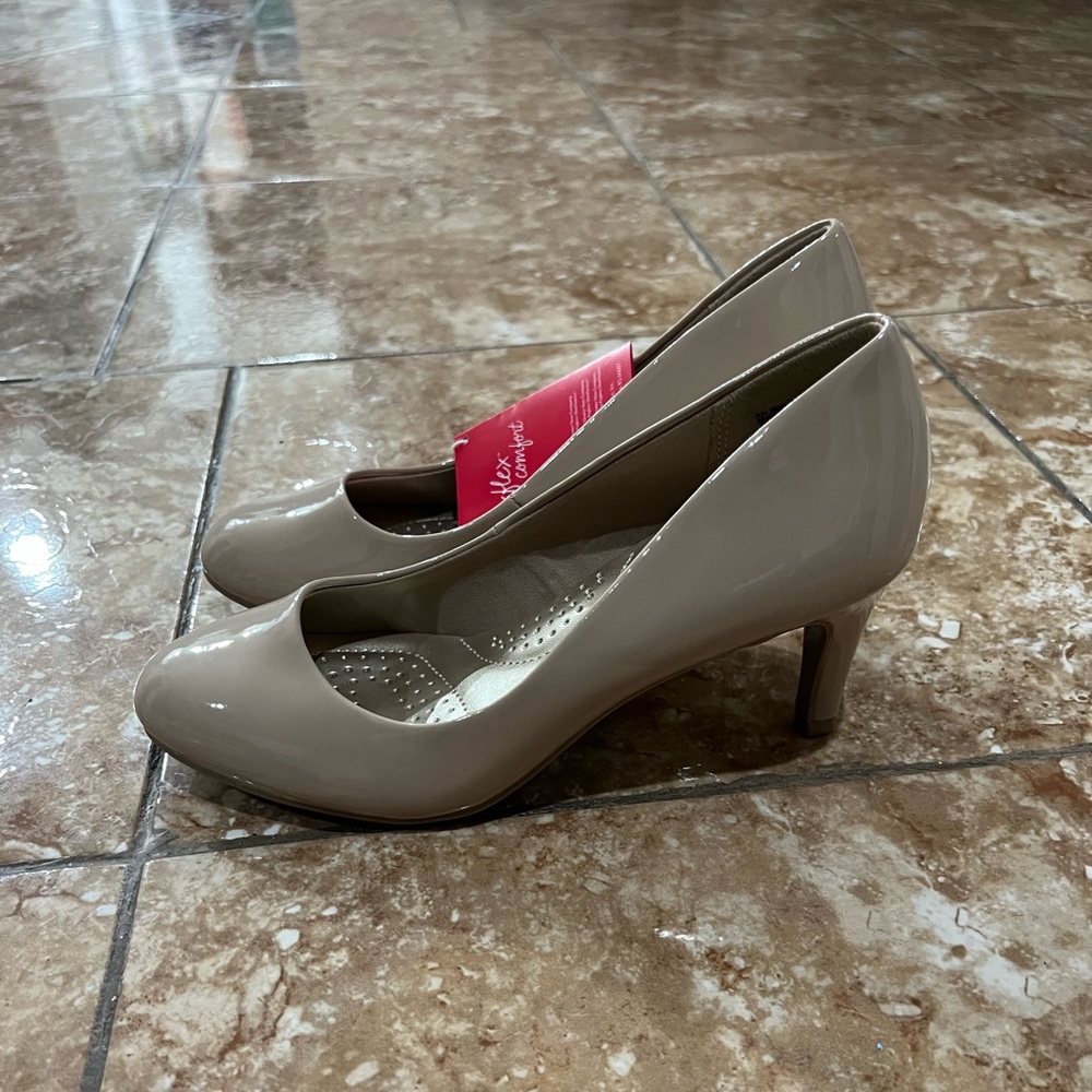 DexFlex Comfort JEANNE Paige Patent Heels - Womens